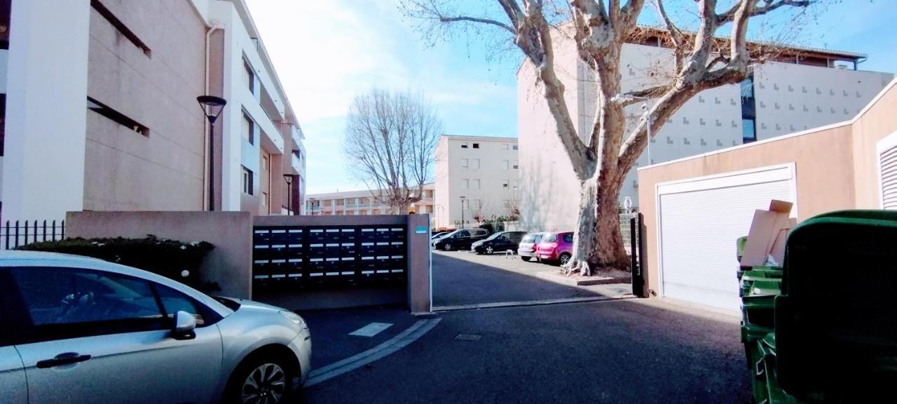 Mambrillo Parking Netflix Disney Prime Avignone Esterno foto